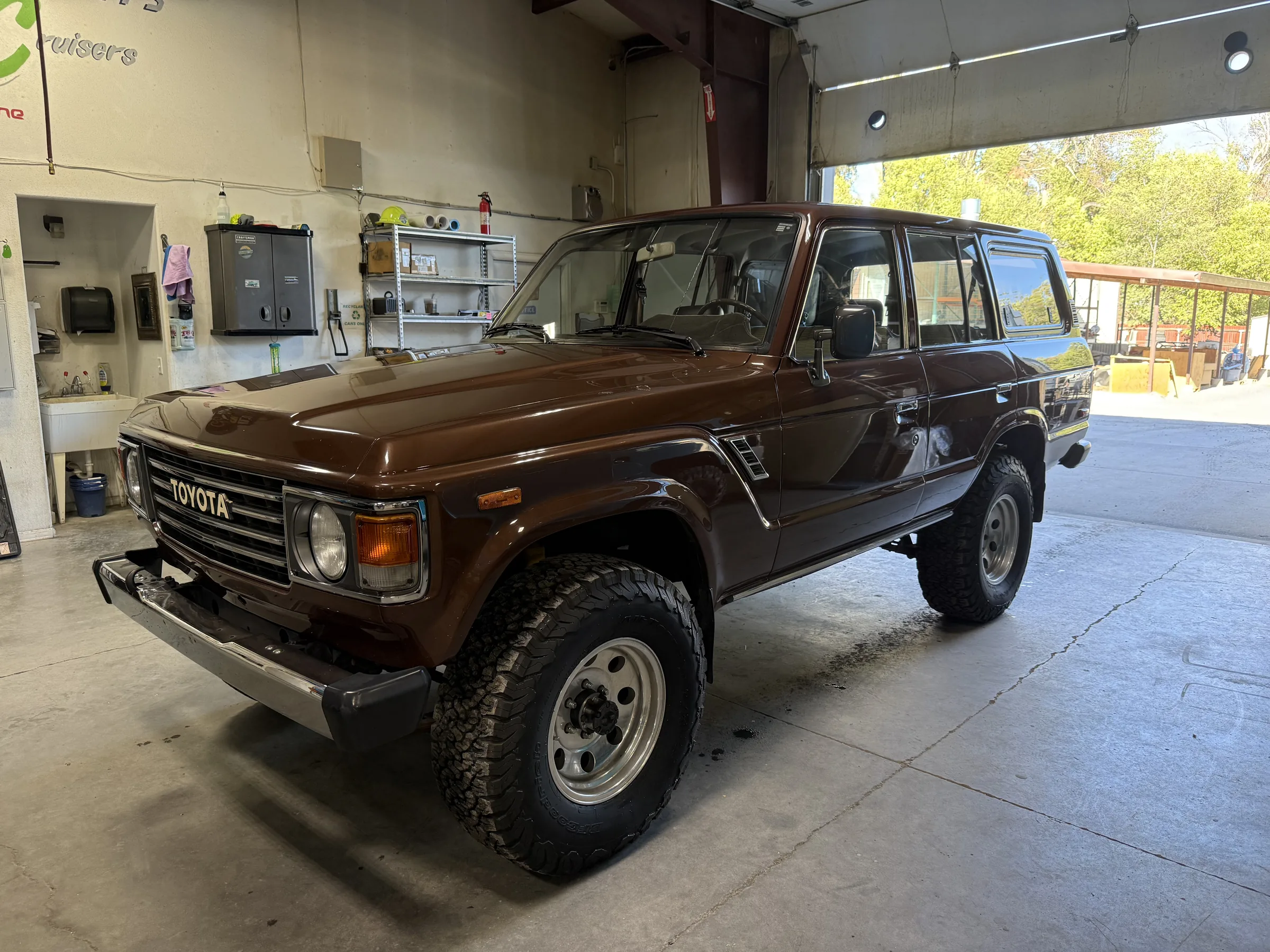 Brown Toyota Land Cruiser FJ60 after completed roof-rust repair