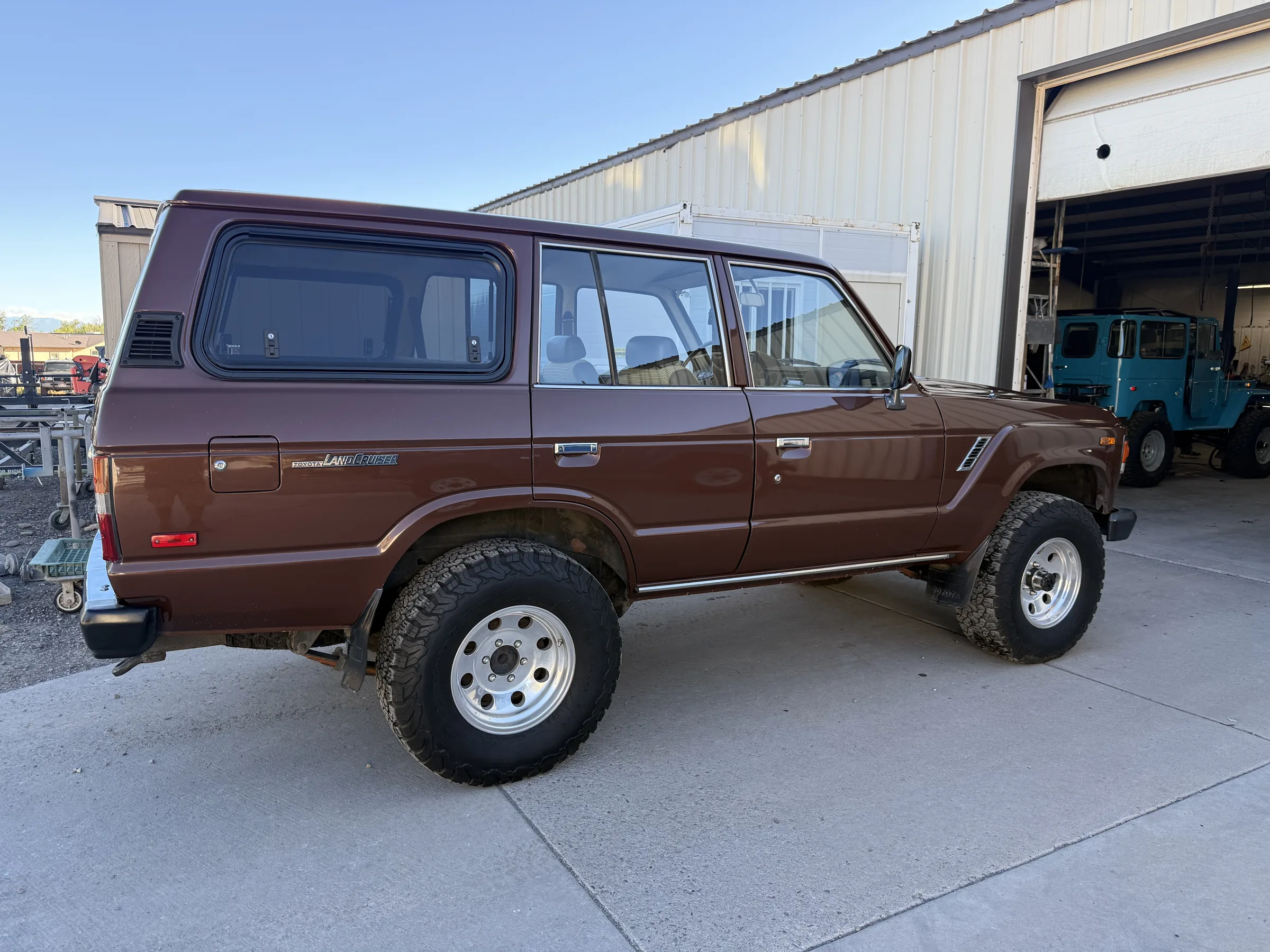 Side profile of the repaired brown Toyota Land Cruiser FJ60
