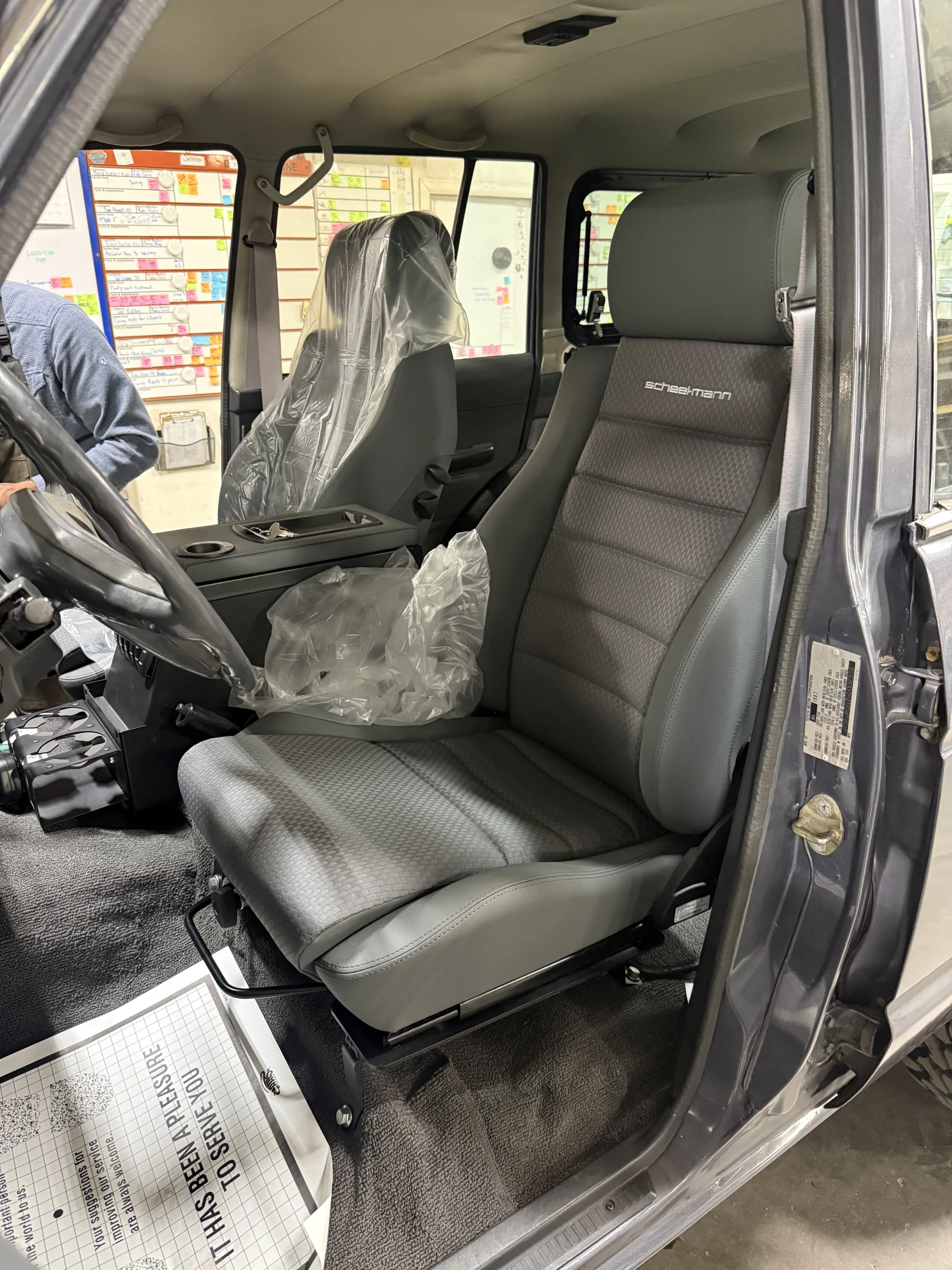 Scheel-Mann front seat installed in the renewed interior of the Canadian HJ60