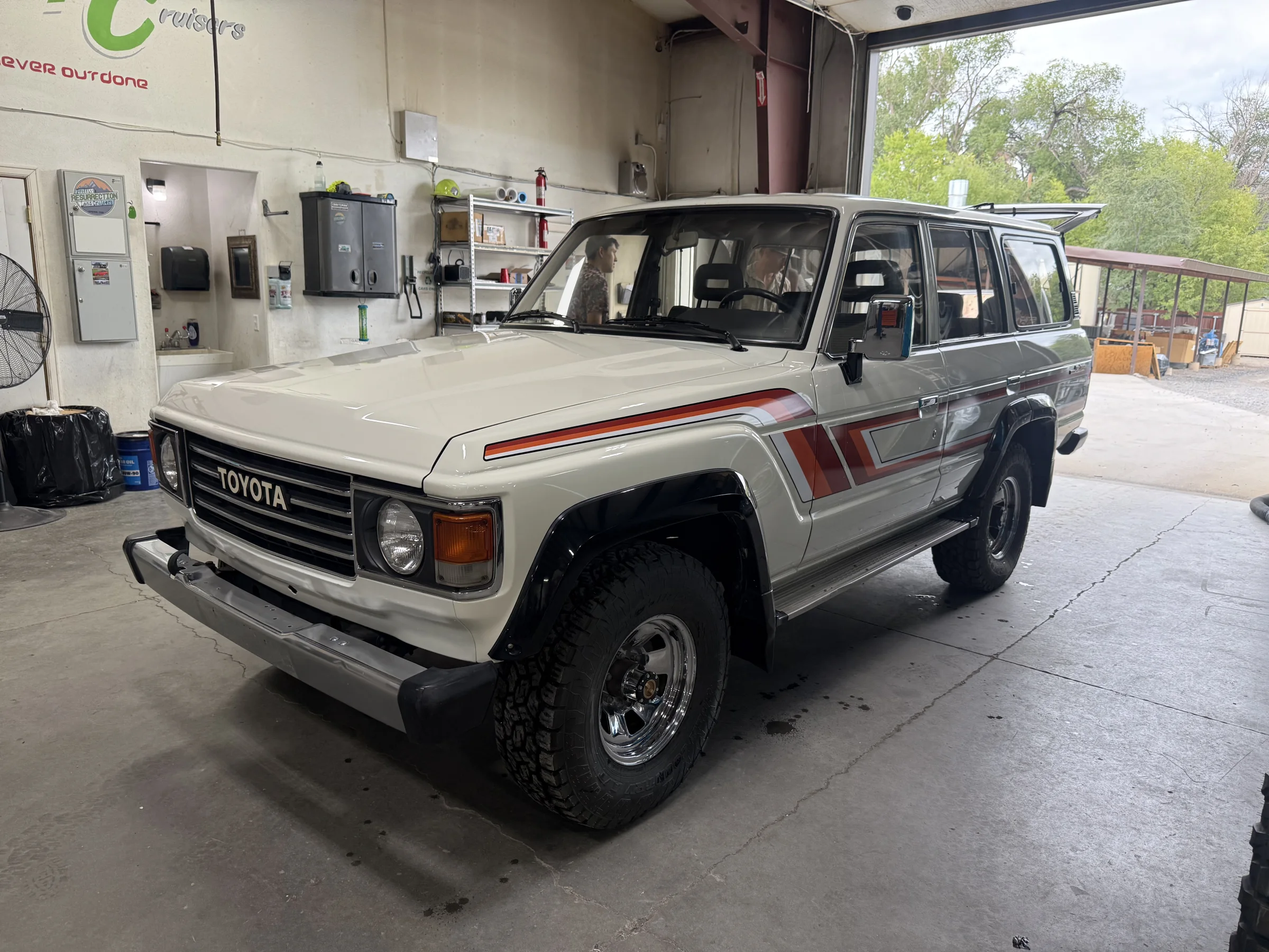 Front three-quarter view of the repaired white Saudi-import FJ62