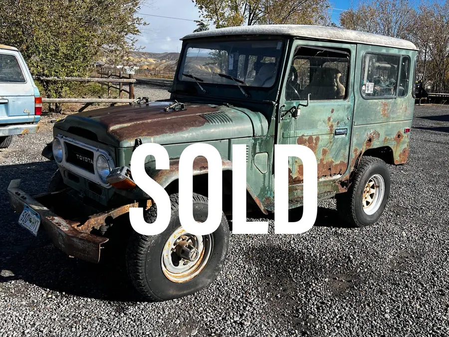 1977 FJ40 Nickname “Grusty” (Green and Rusty)