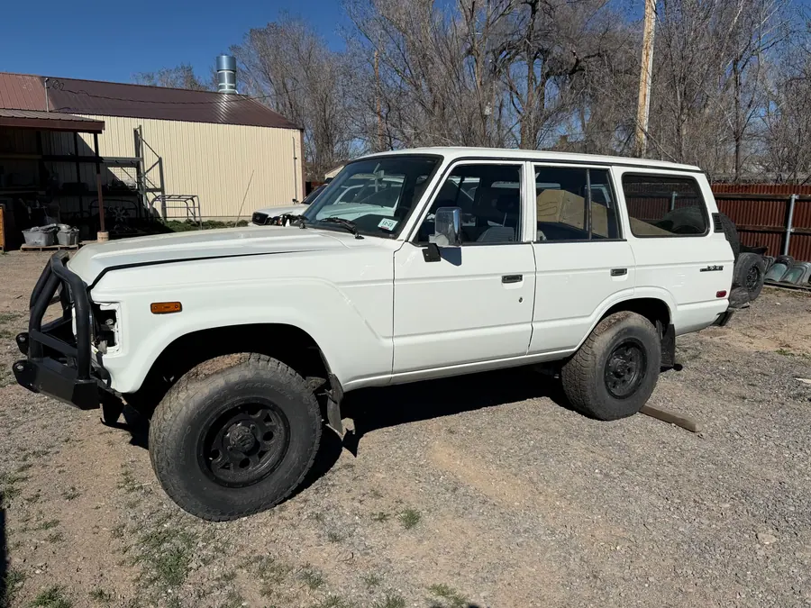 Cable locked HJ60 Land Cruiser project