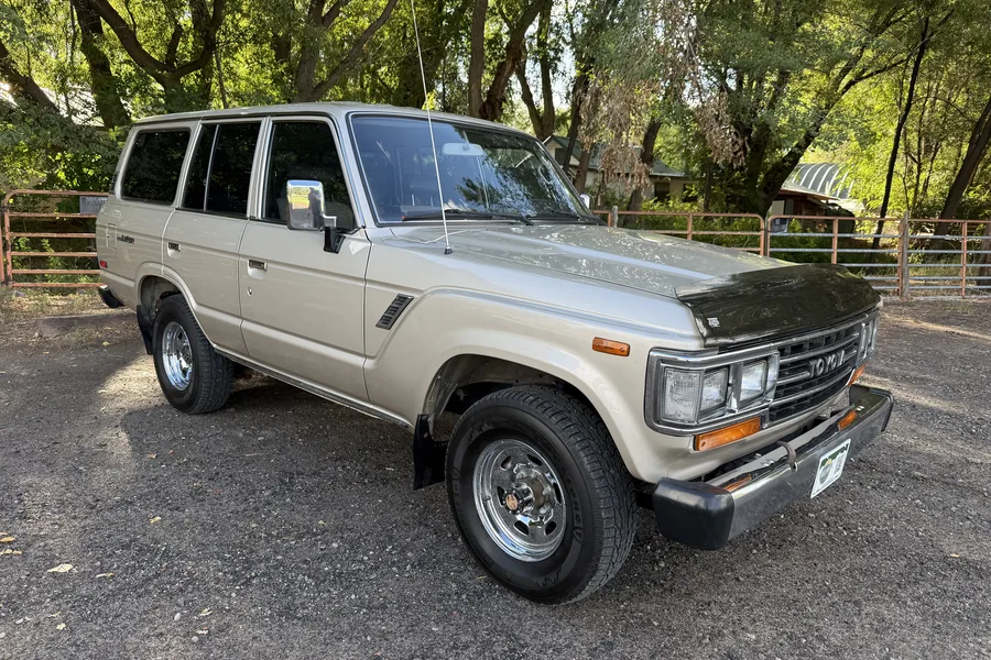 Pristine, Rust Free, 1990 FJ62 Survivor