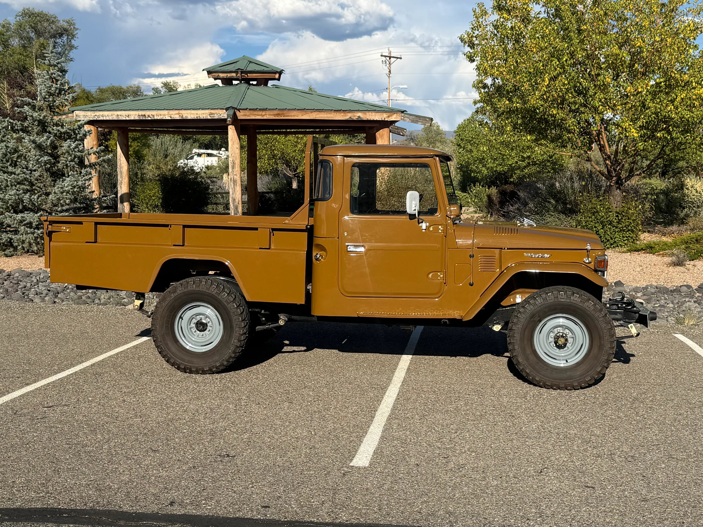 Passenger-side profile of the 1978 Toyota Land Cruiser FJ45 pickup