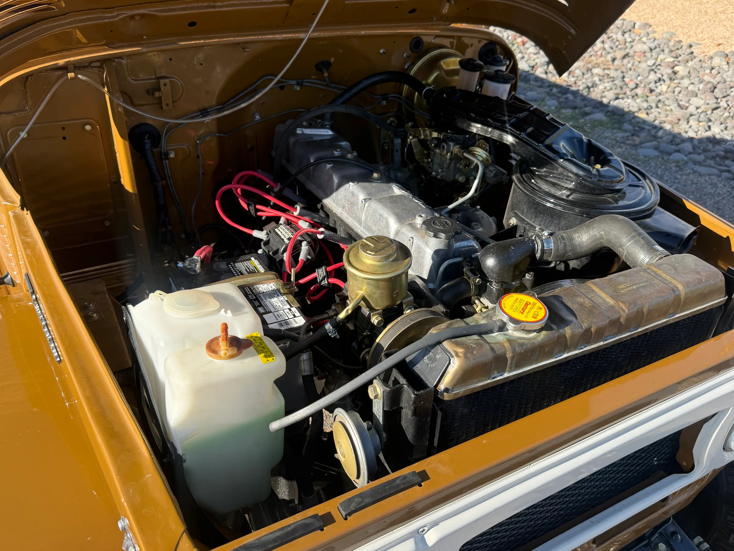 2F gasoline engine in the 1978 Toyota Land Cruiser FJ45