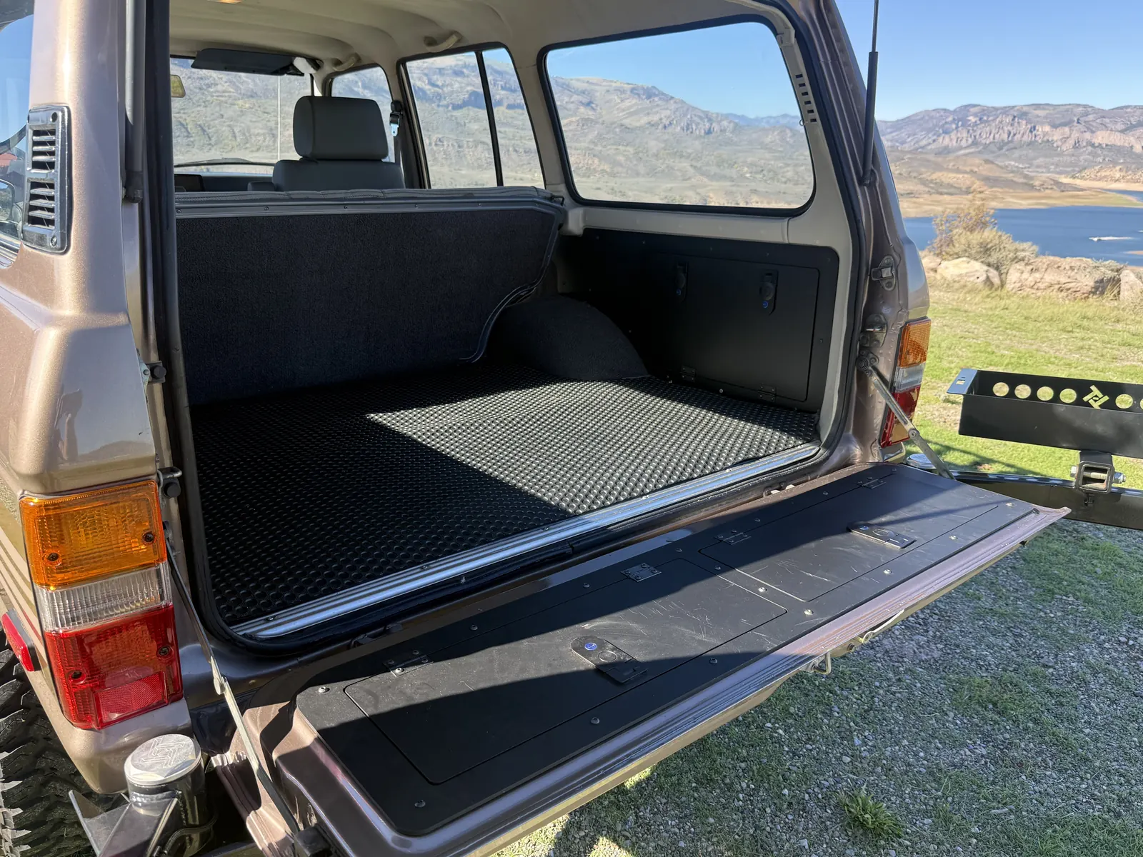 Carpeted cargo area and open tailgate of the FJ60
