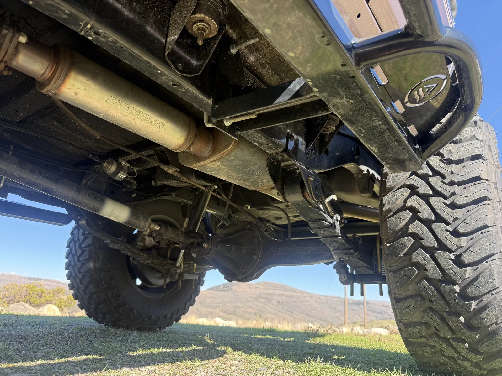 Rear undercarriage, exhaust, and suspension of the FJ60