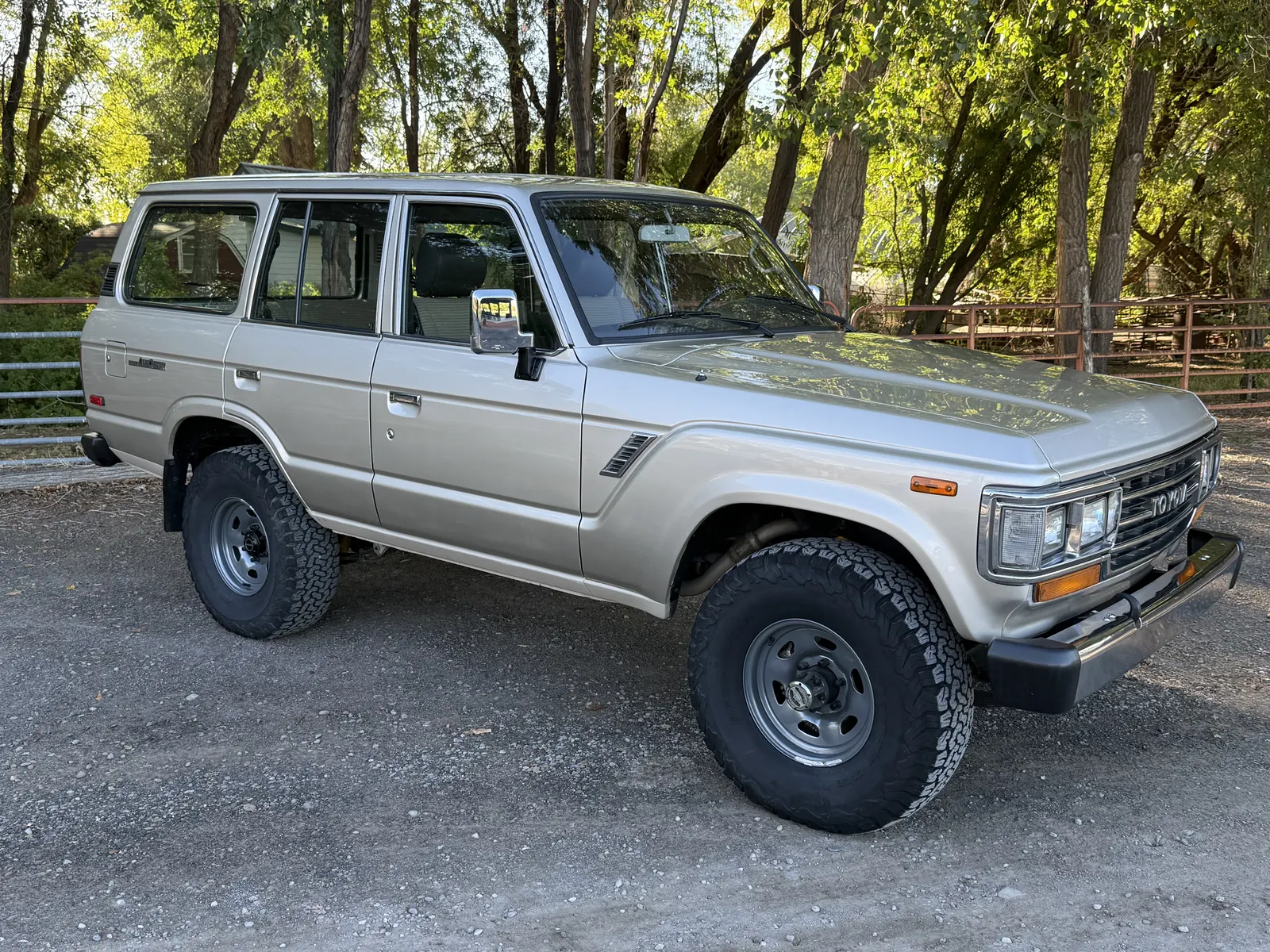 Front passenger-side view of the 1988 FJ62 Land Cruiser