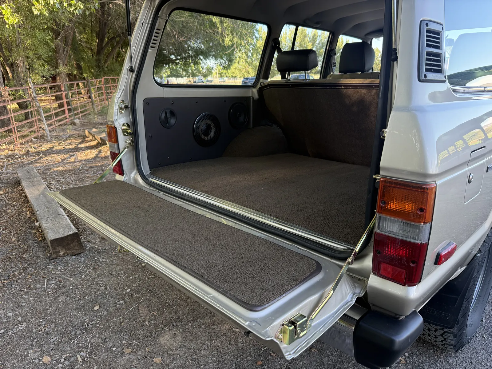 Open split tailgate and cargo floor in the 1988 FJ62
