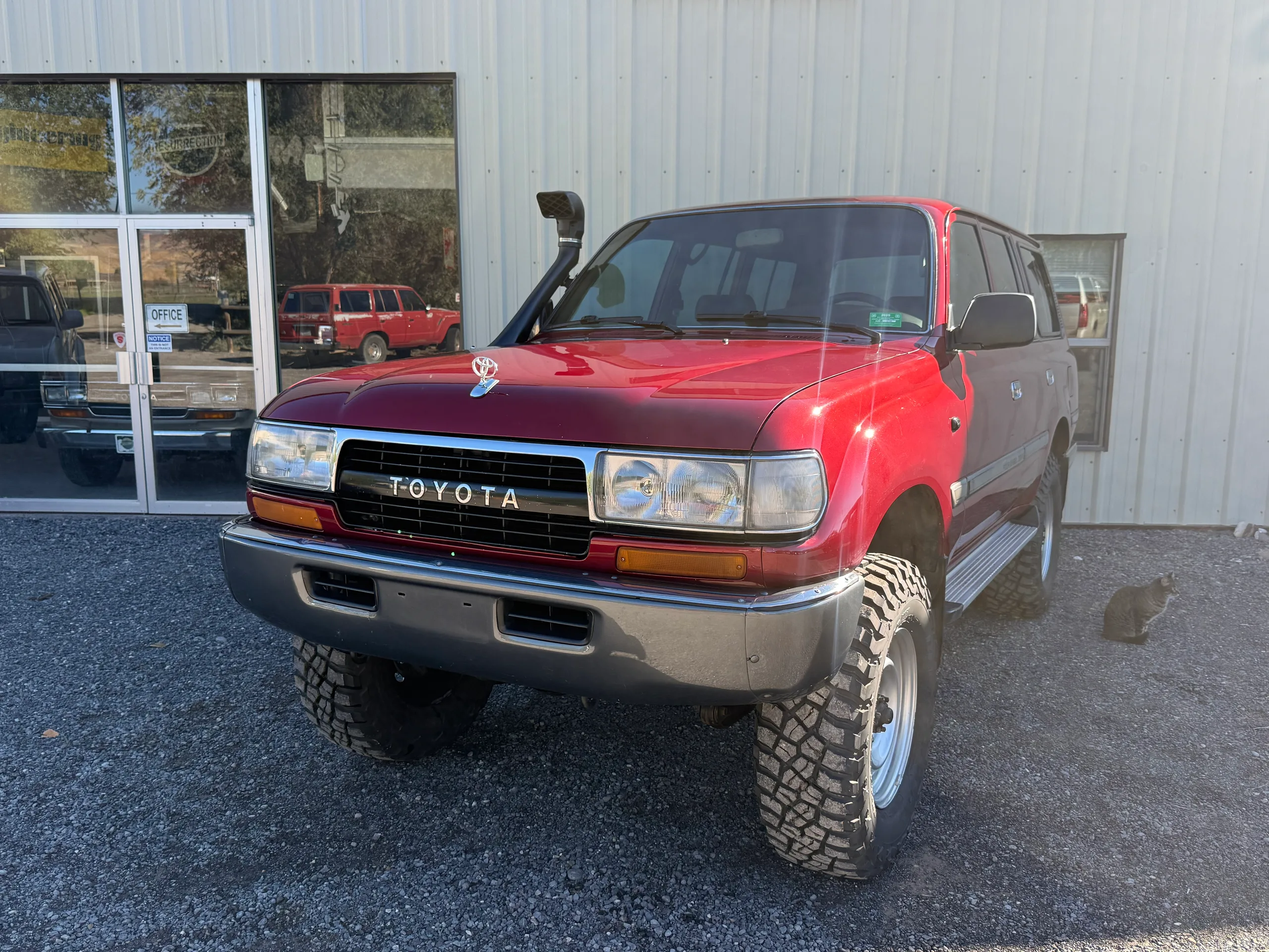 Front view of the 1990 FJ80 with Toyota grille and lifted suspension