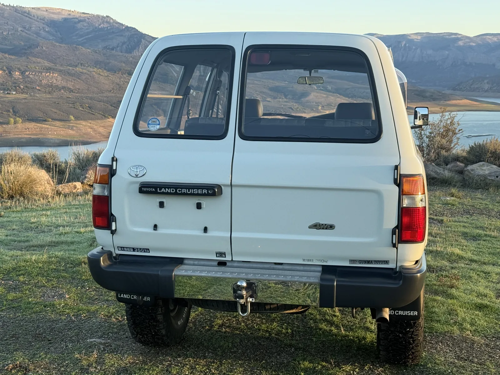 Ambulance-style rear doors on the 1992 Toyota Land Cruiser HZJ81