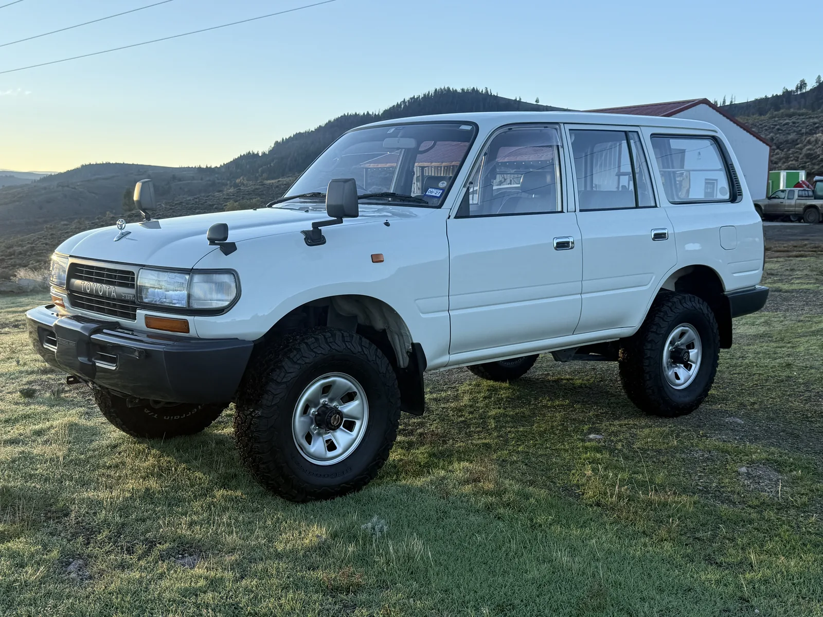 Front driver-side view of the right-hand-drive HZJ81