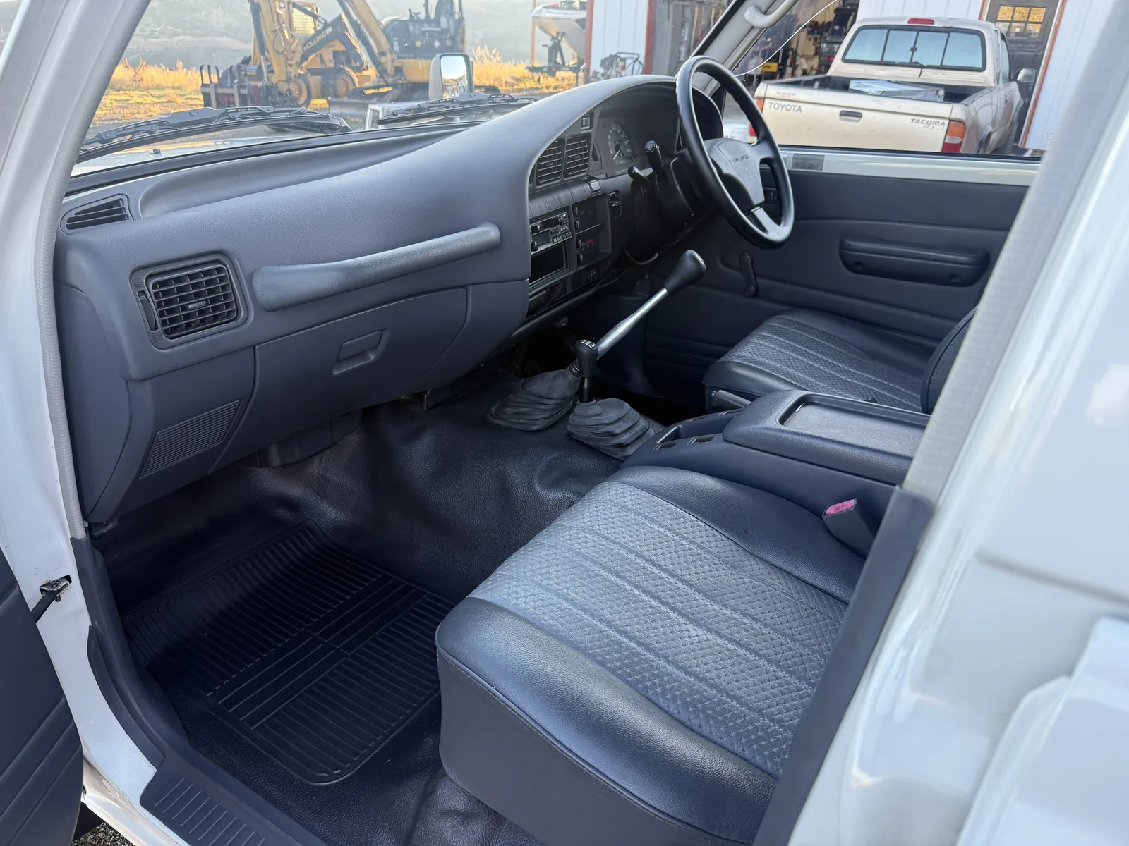 Front passenger seat and dashboard in the 1992 HZJ81