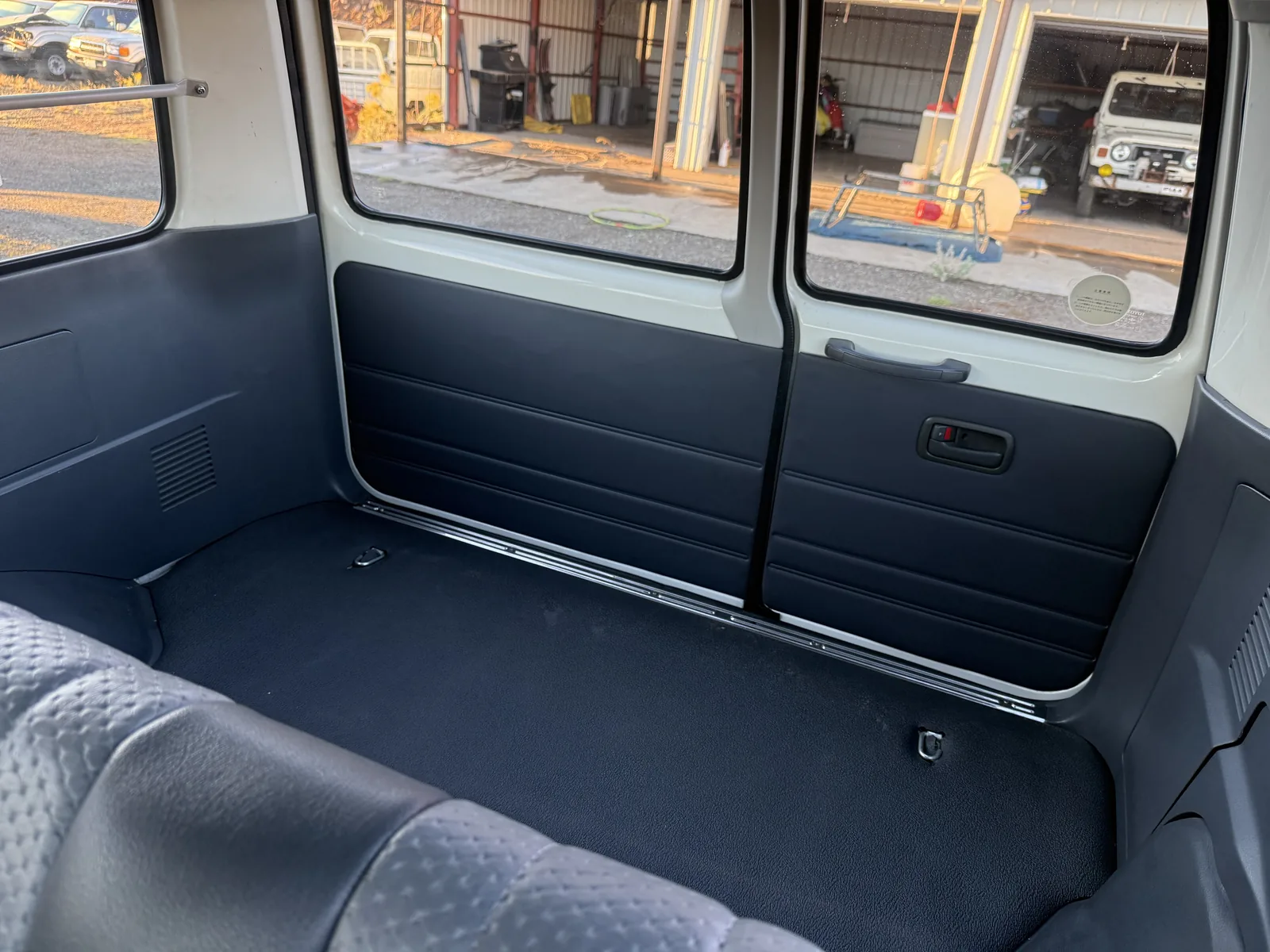 Vinyl-trimmed cargo area side panel in the HZJ81