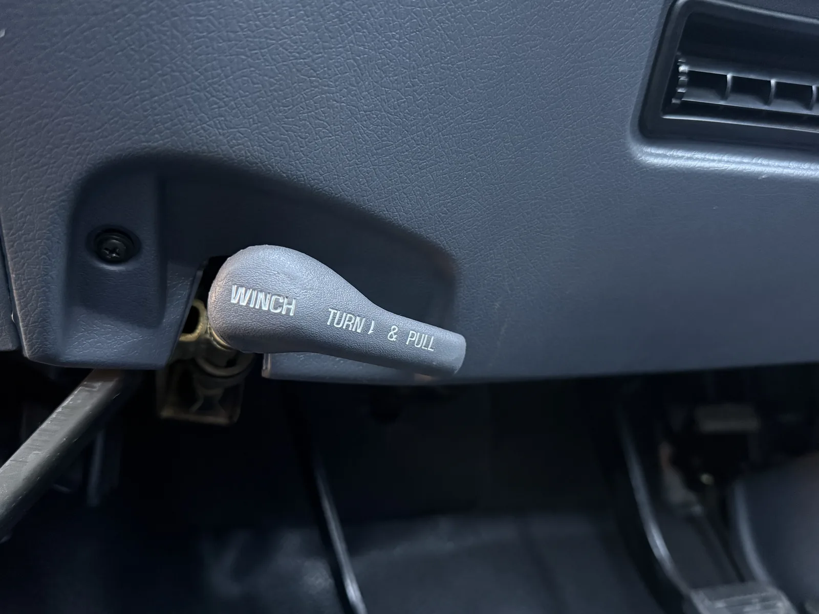 Factory mechanical winch control inside the HZJ81