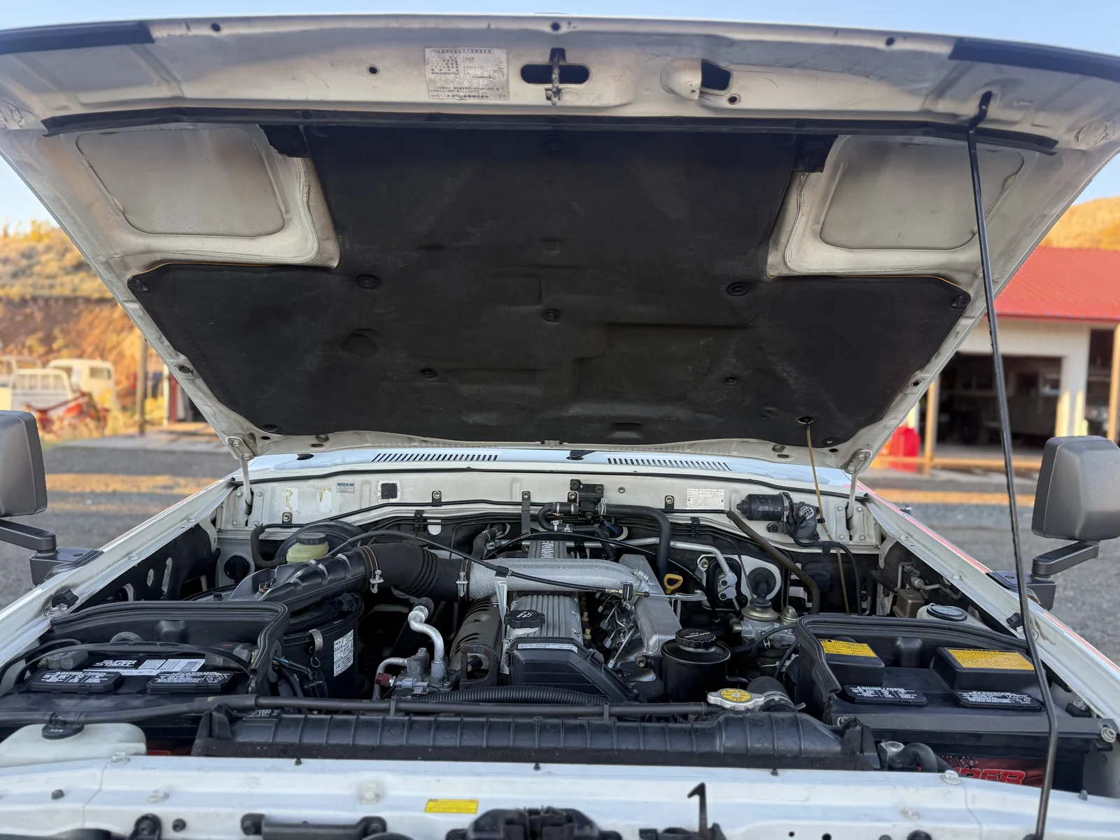 Open hood and complete 1HZ diesel engine bay