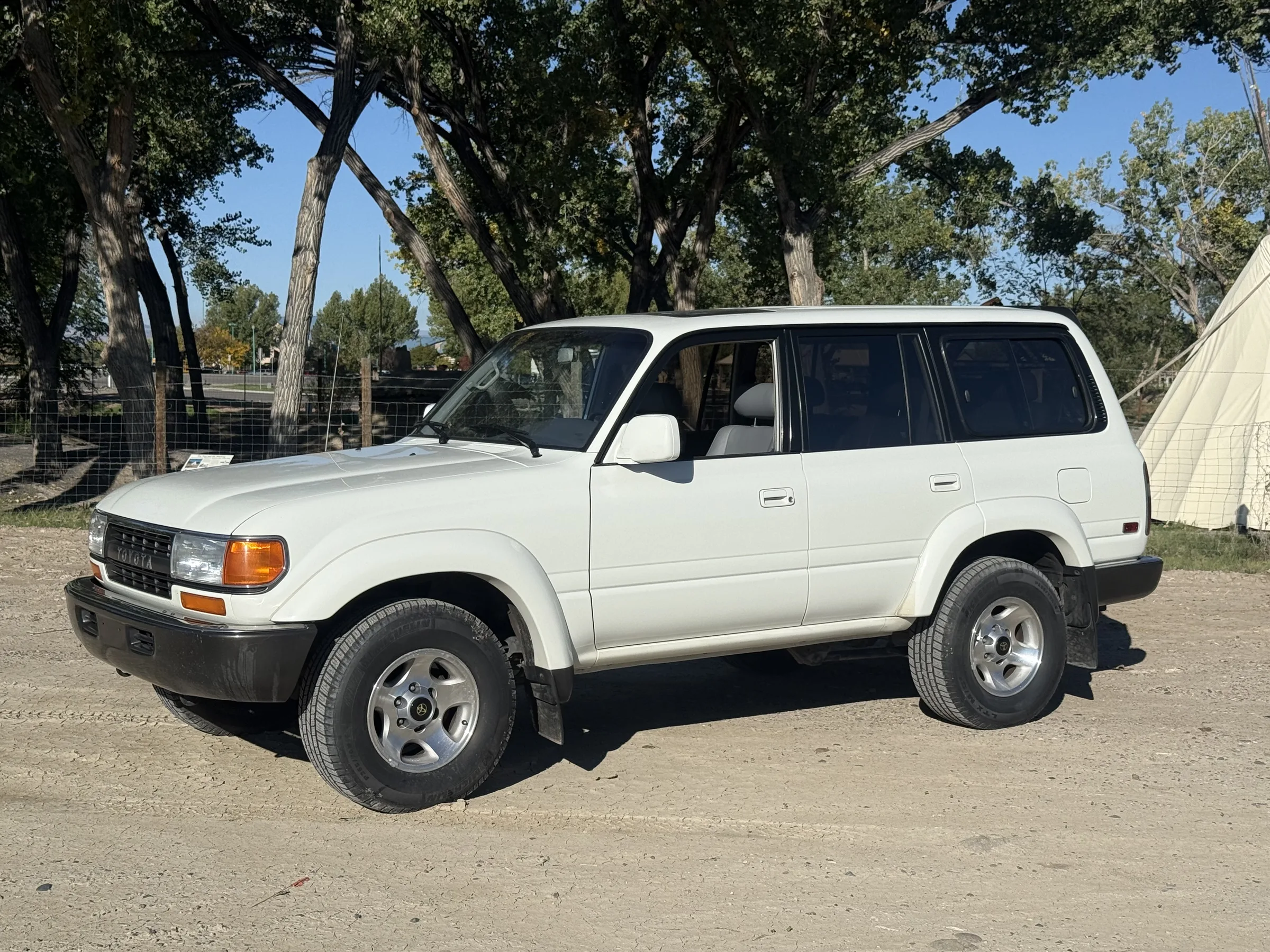 Driver-side view of the white 1994 Toyota Land Cruiser FZJ80