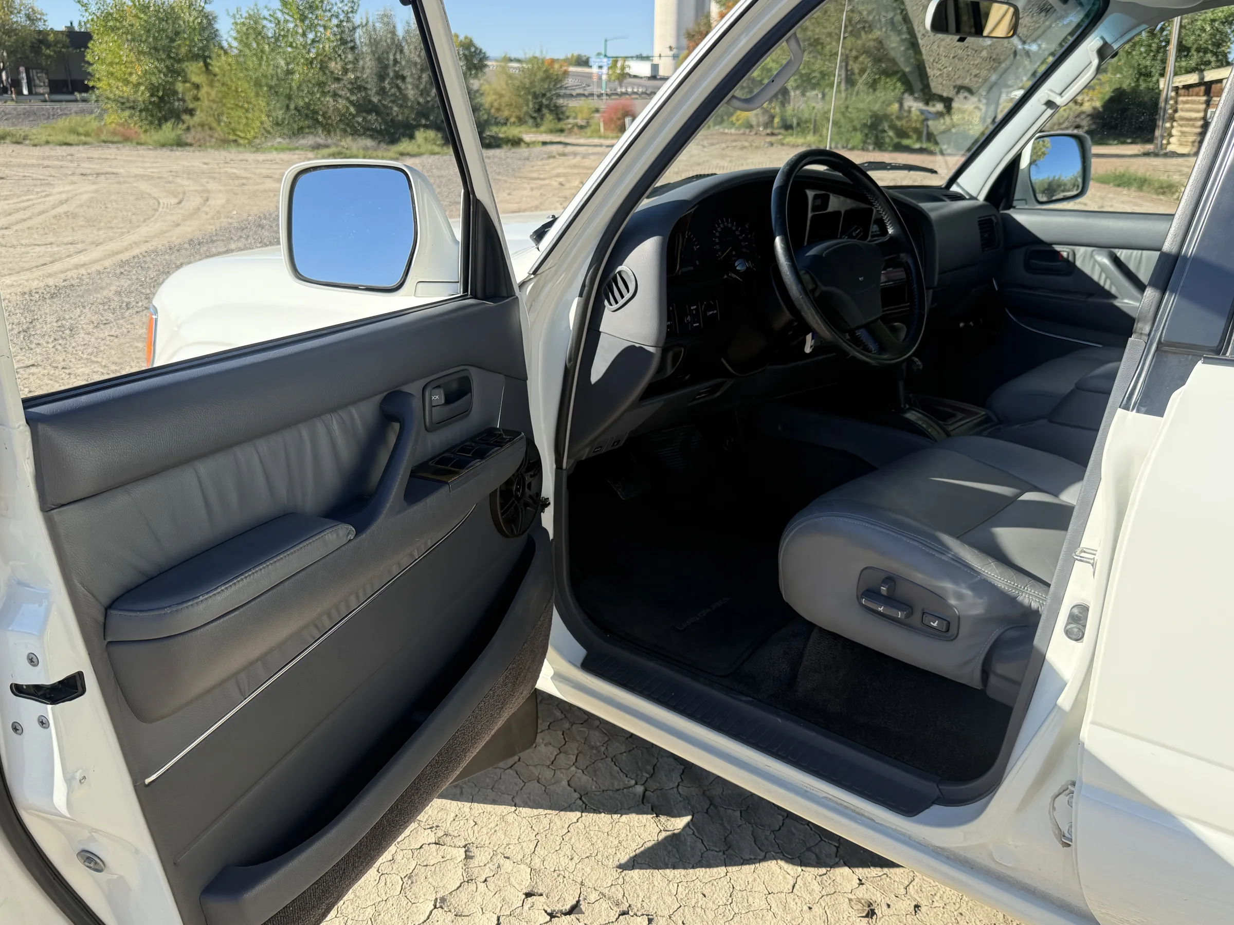 Open driver door and front cabin of the 1994 FZJ80