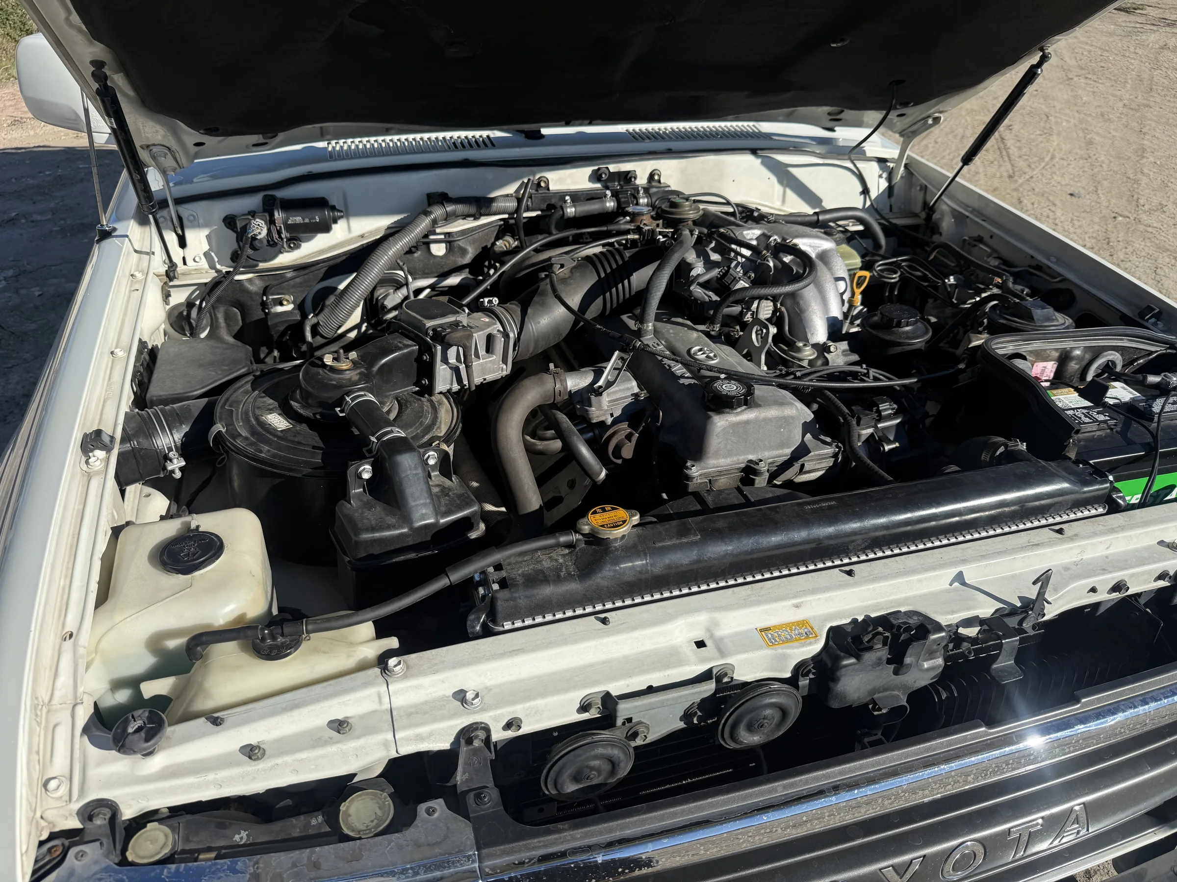 1FZ-FE engine bay in the 1994 Toyota Land Cruiser FZJ80