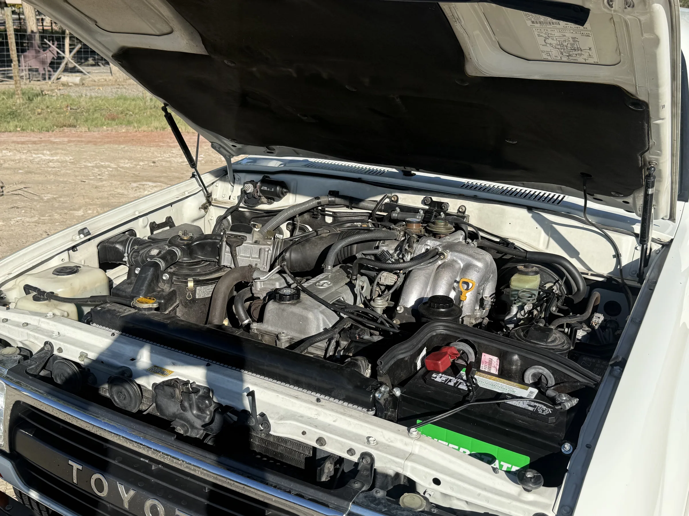 Open hood and complete engine bay of the 1994 FZJ80