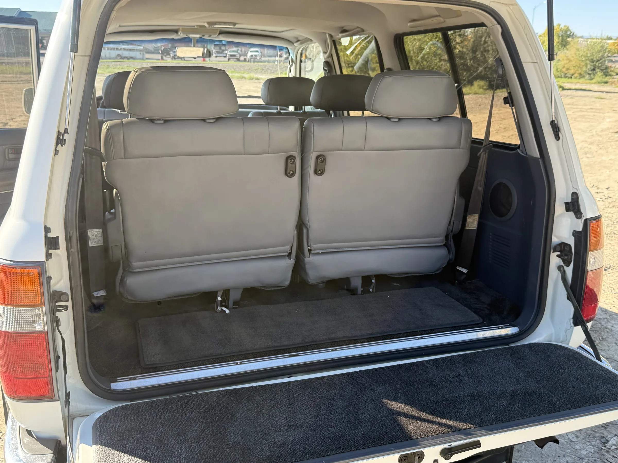 Cargo area and upright third-row seats in the 1994 FZJ80