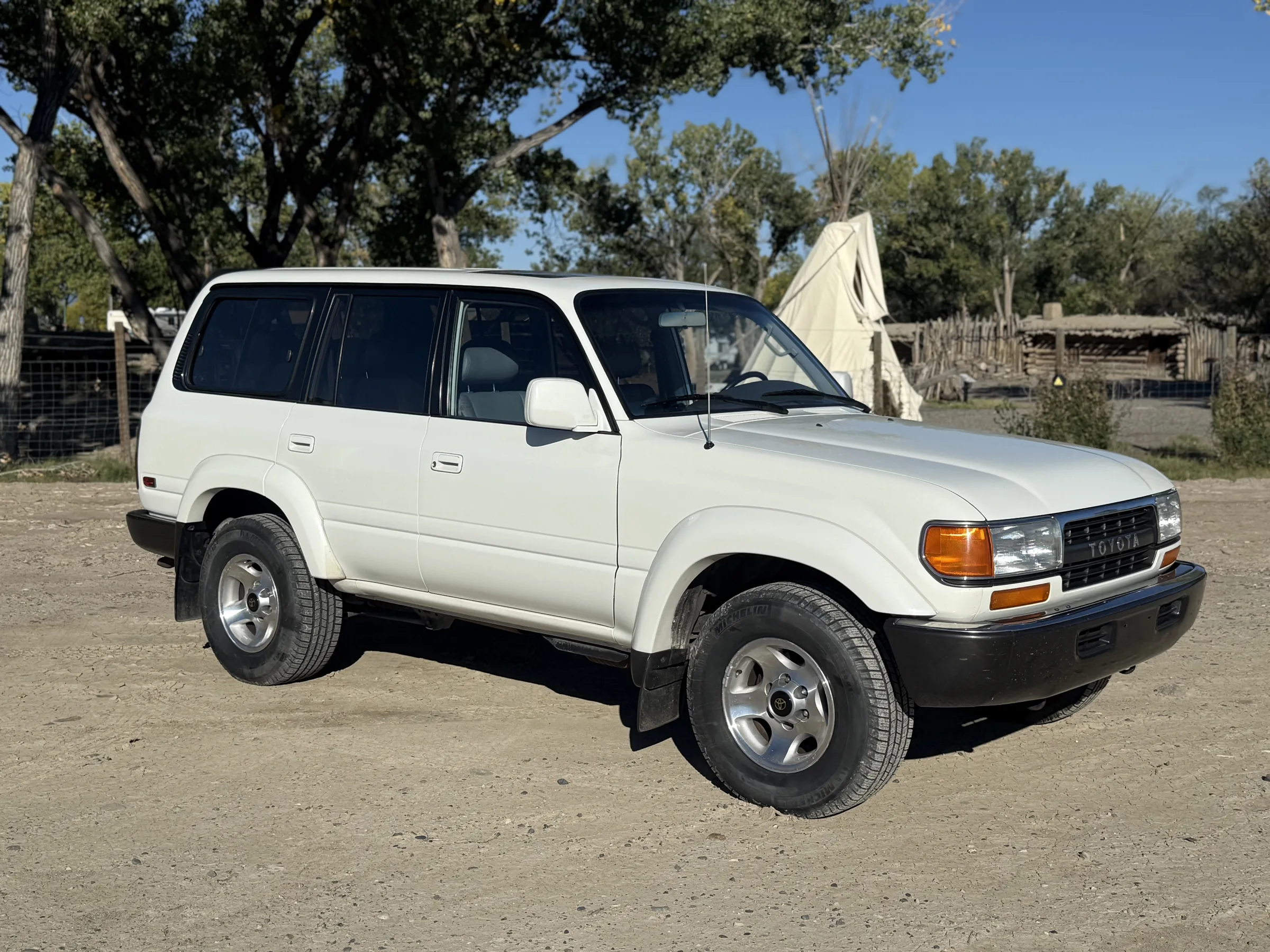 Front passenger-side view of the white 1994 FZJ80