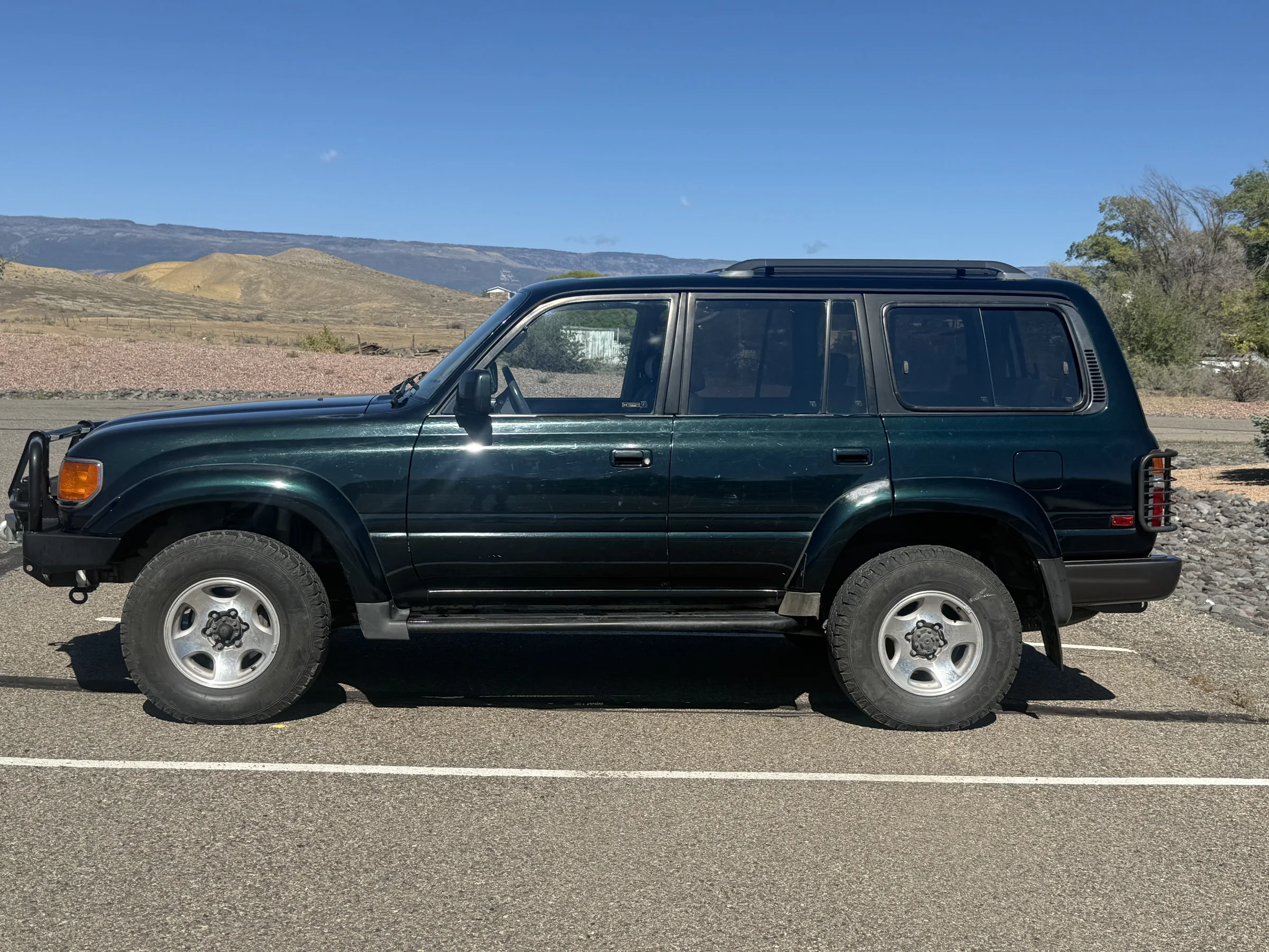 Passenger-side profile of the 1996 Toyota Land Cruiser FZJ80
