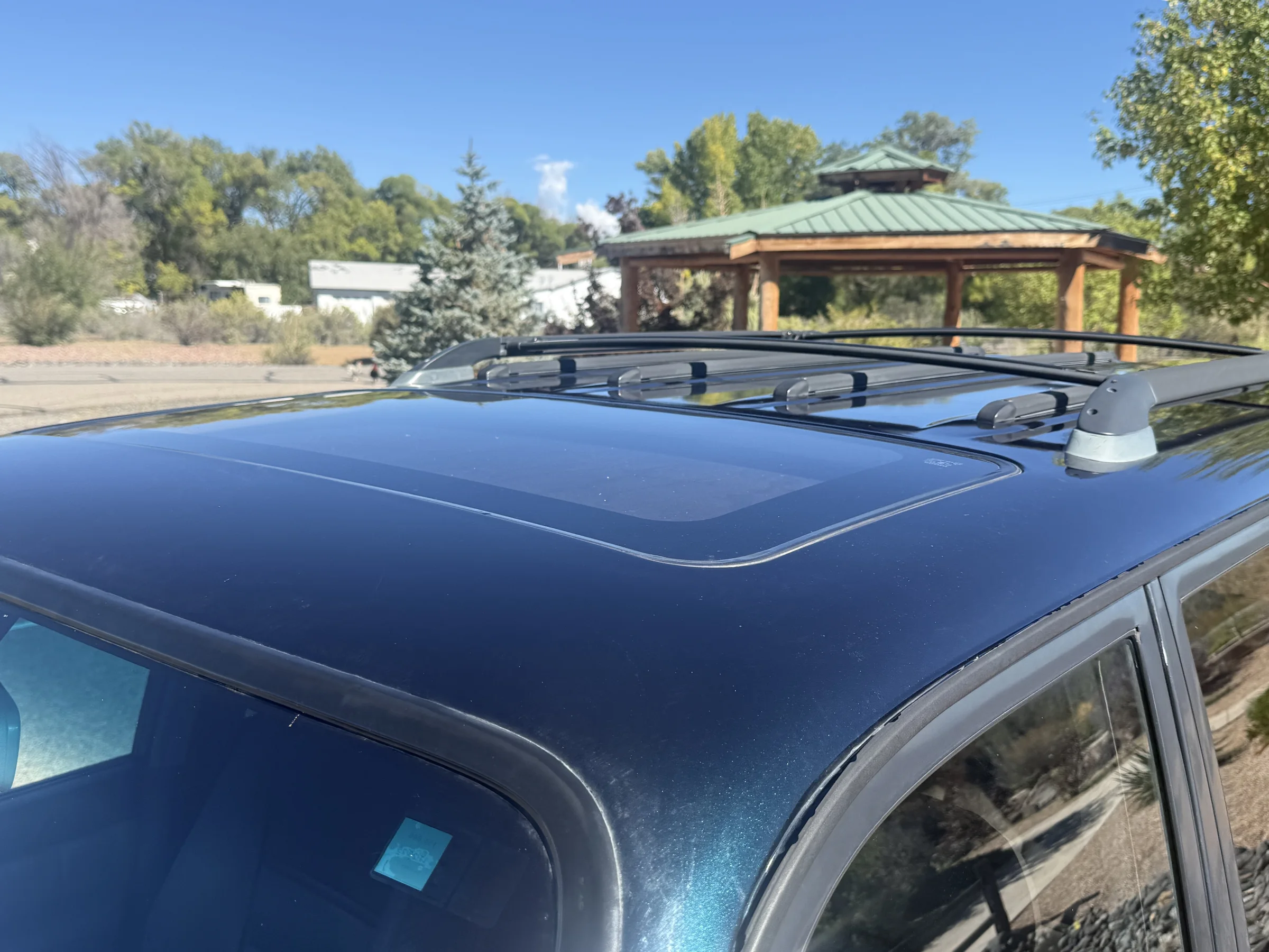Roof and roof rack detail on the 1996 FZJ80