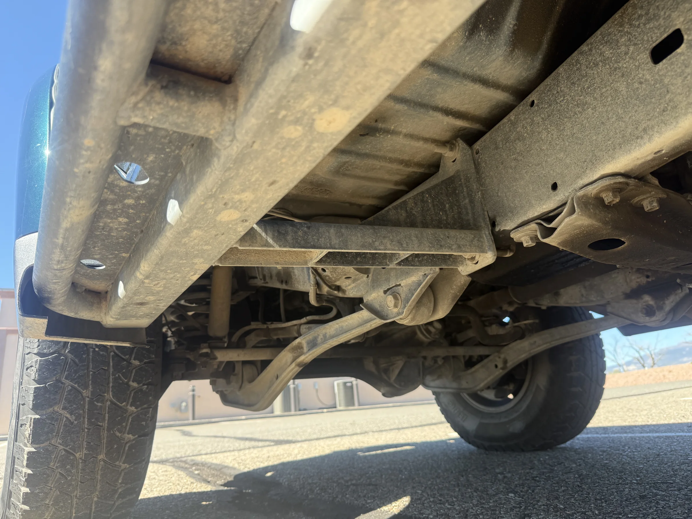 Axle and differential detail beneath the 1996 FZJ80