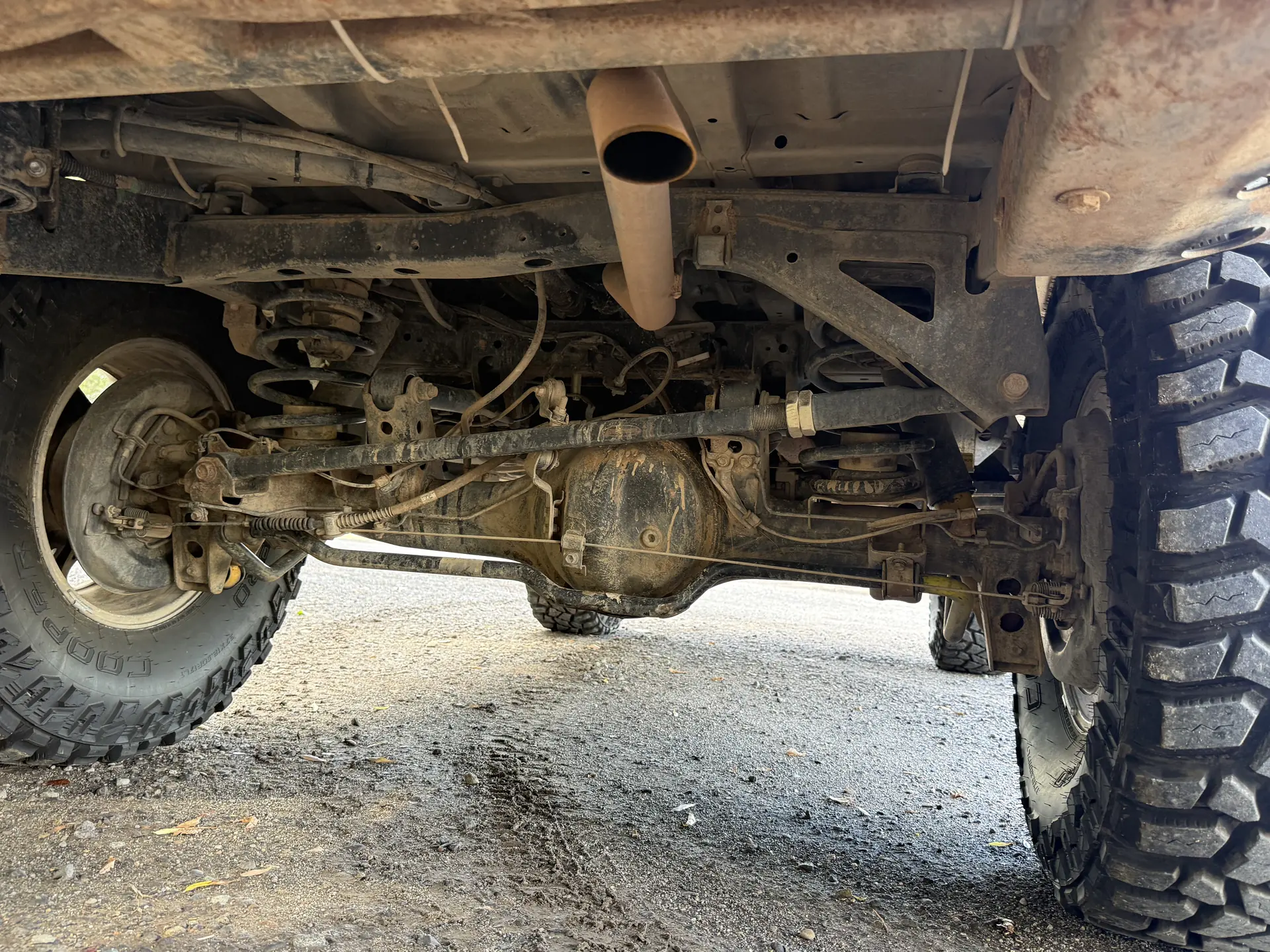 Rear axle and suspension of the 1997 Lexus LX450