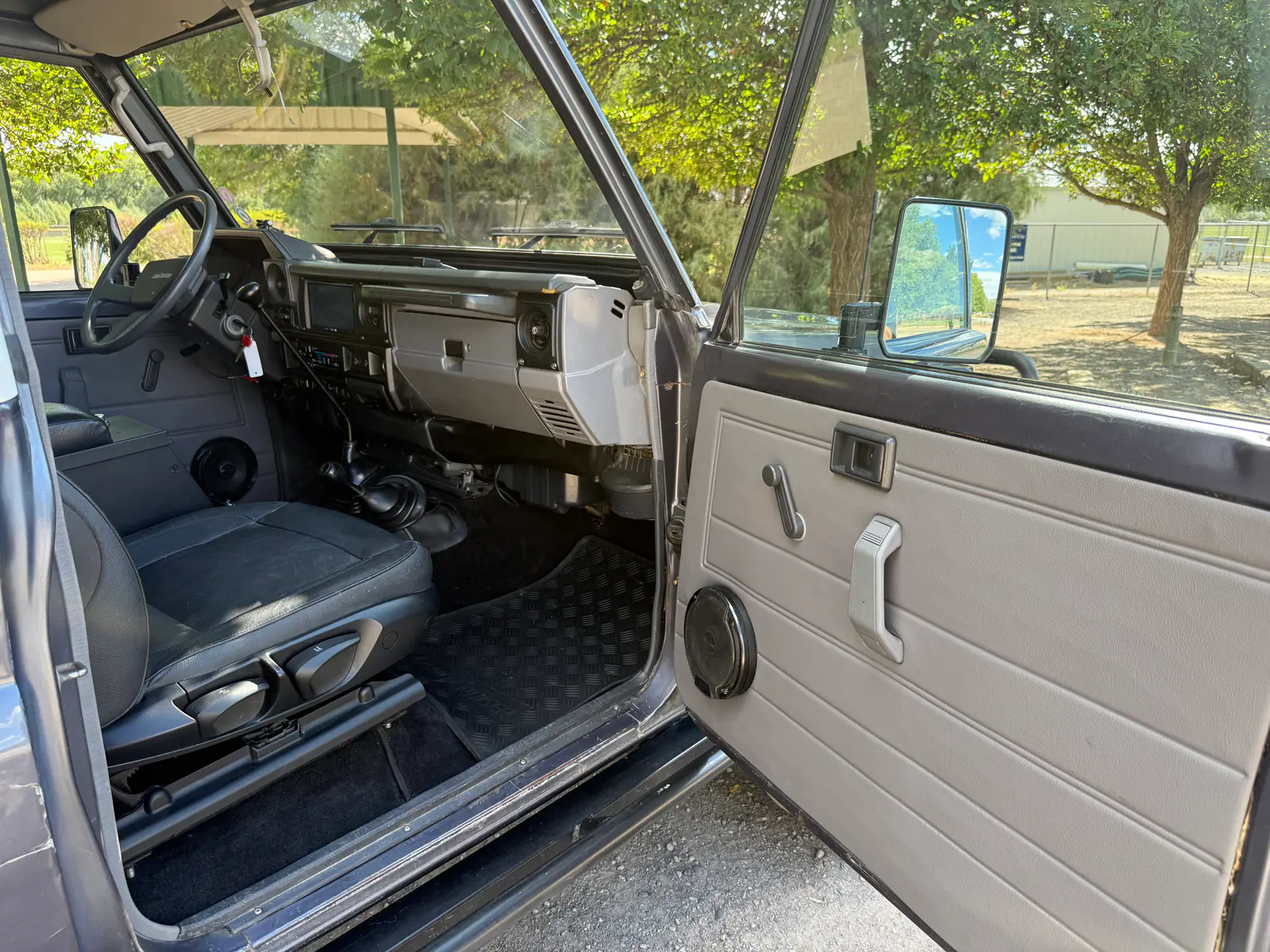 1985 BJ73 Land Cruiser passenger cabin