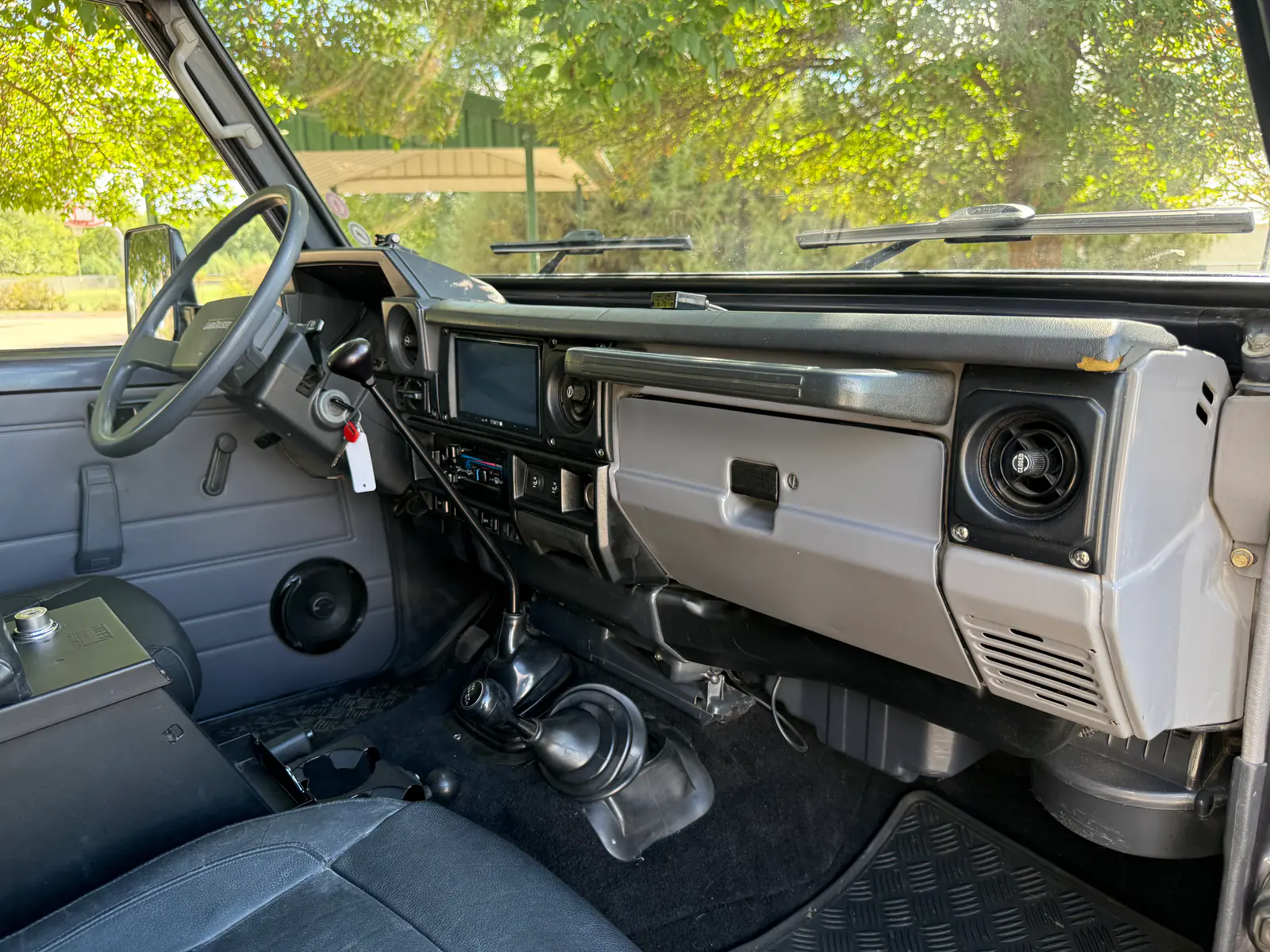 1985 BJ73 Land Cruiser dashboard and center console