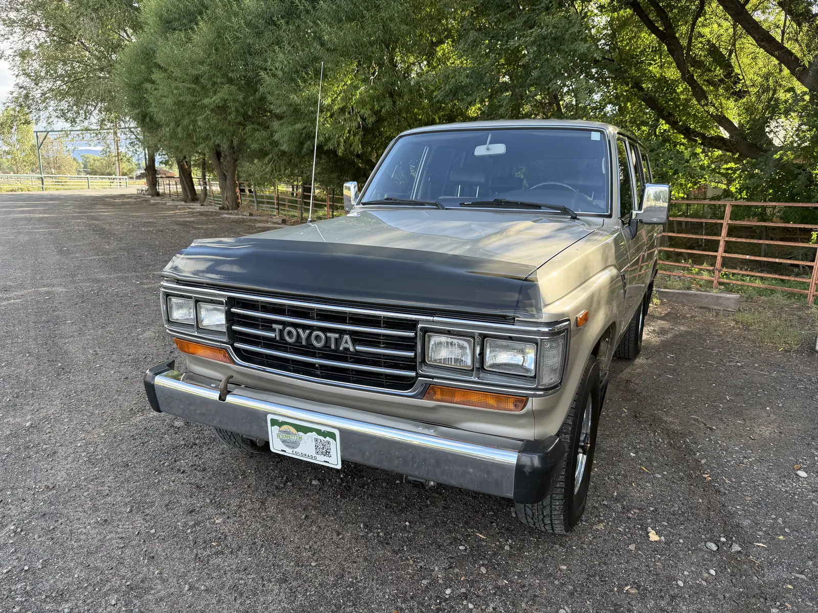 Front grille and headlights of the 1990 Toyota FJ62 Land Cruiser
