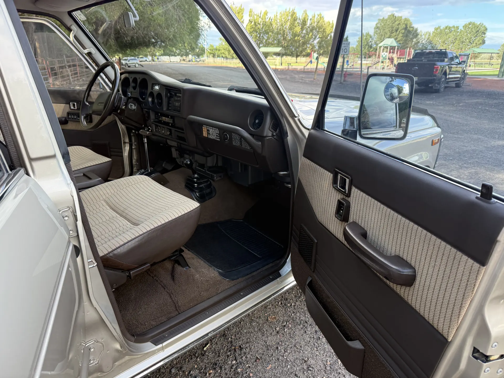 Front passenger seat, dashboard and door panel of the 1990 Toyota FJ62