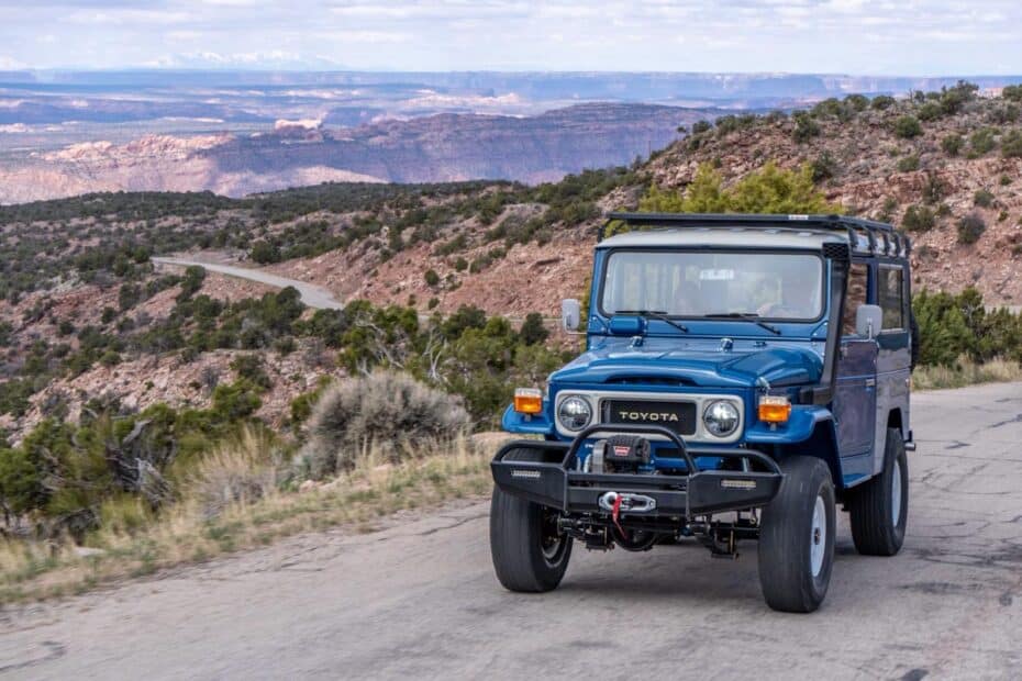 Blue FJ40 in the mountains with roof rack