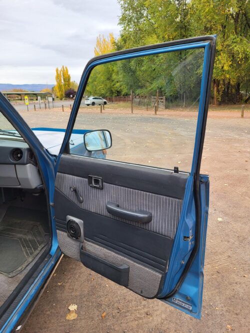 Low Mile 1984 FJ60 - Image 12