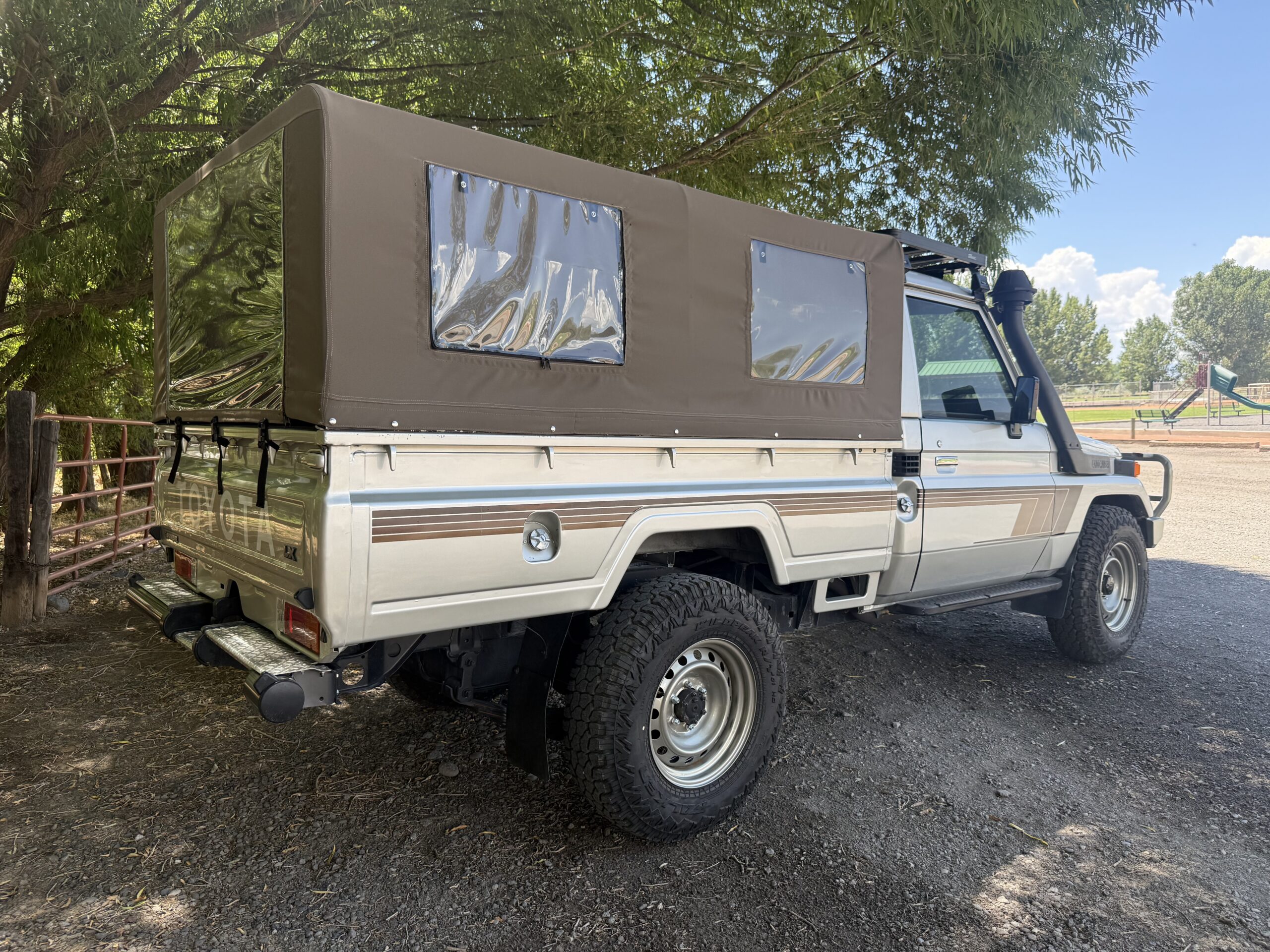 1998 FZJ75 Land Cruiser Pickup - Image 4
