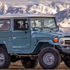 Blue FJ40 in Moab with mountains in background